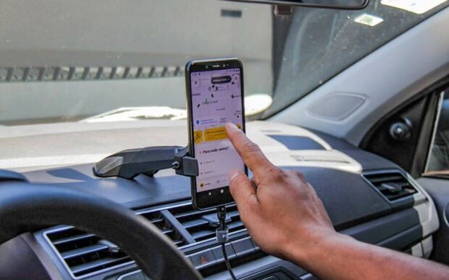 Motorista de app quase é preso por transportar passageiros com drogas em Campo Grande
