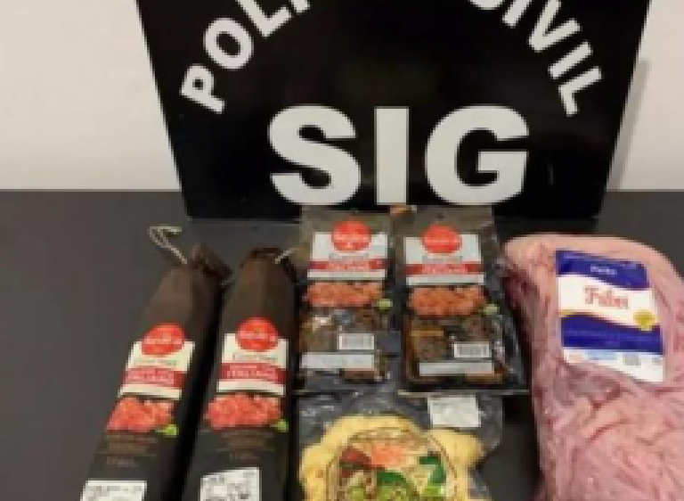 Homem é preso após furtar salame, queijo e carne de supermercado