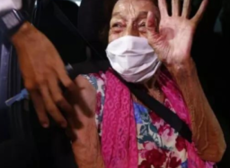 Morre a cantora Delinha aos 85 anos