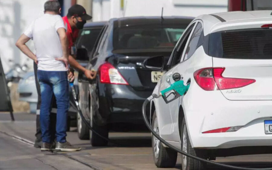 Mesmo com reajuste da Petrobras, ação terá litro da gasolina a R$ 4,50 amanhã na Capital