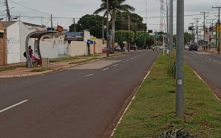 Idoso é assaltado e esfaqueado por casal de bandidos  na Capital