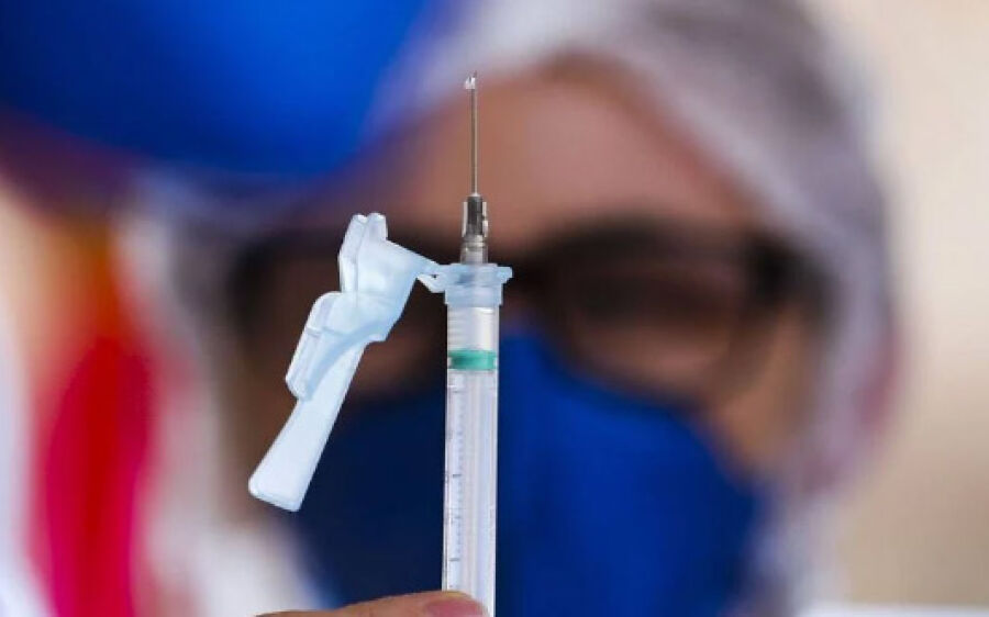 Covid-19: governo libera quarta dose para maiores de 40 anos