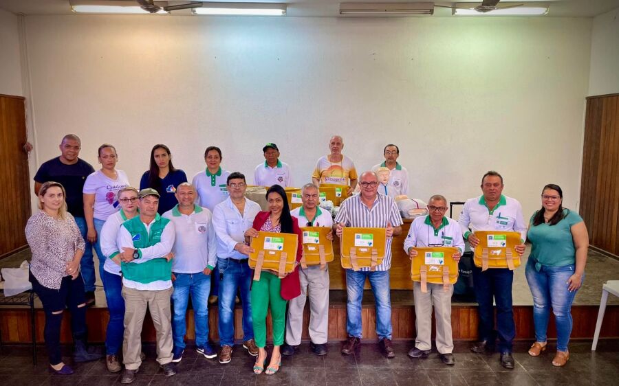 Prefeitura de Rio Verde  entrega kits para os  Agentes de Endemias