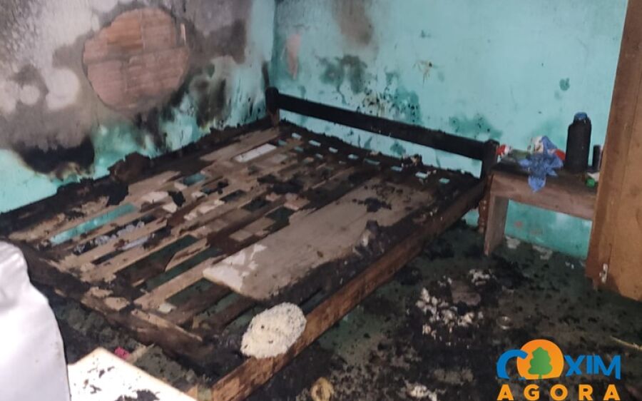 Incêndio destrói quarto no Senhor Divino