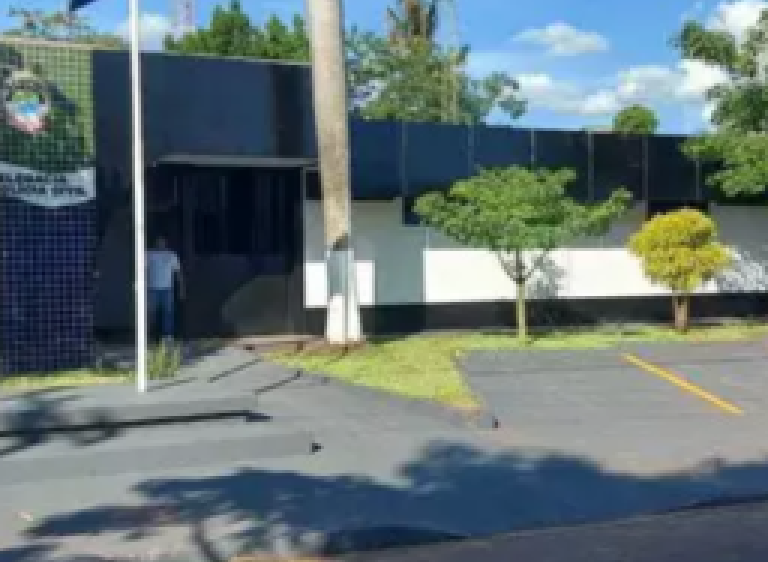 Professor de música é preso por abusar de aluna de 9 anos