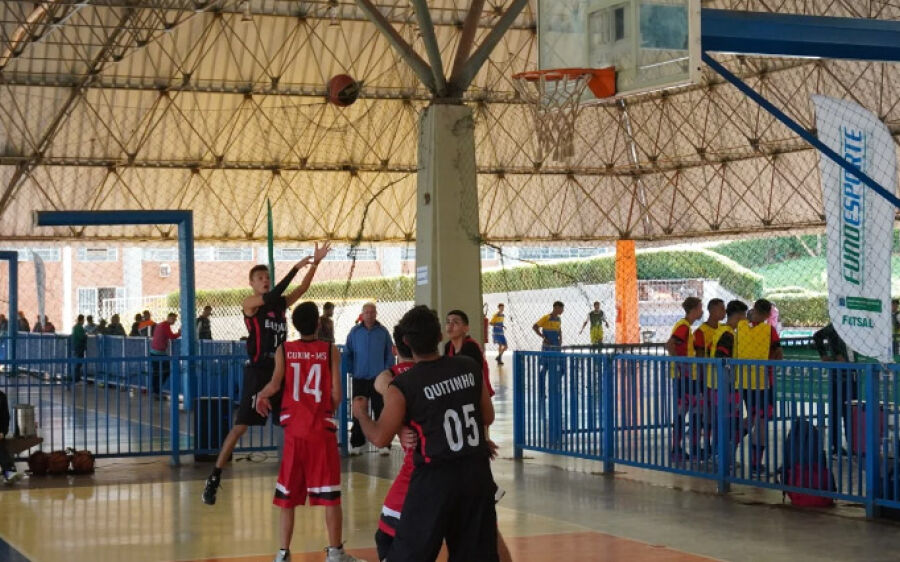 Copa dos Campeões de basquetebol e futsal de 15 a 17 anos começa hoje em Coxim