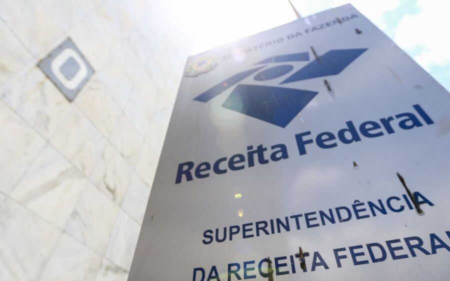Receita inicia  pagamento do 2º lote  de restituição do IR 2022