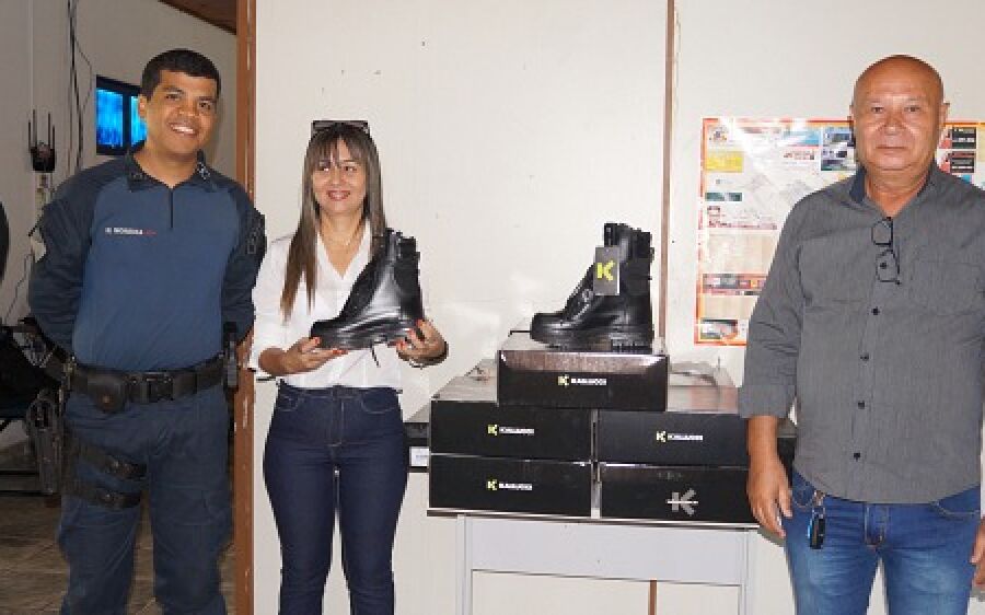 GEMUTRAN entregou coturnos leves para os militares do grupamento de trânsito do 5° BPM de Coxim