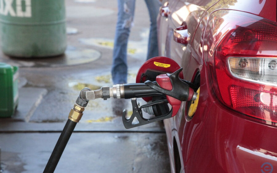 Aliviado consumidor abastece com gasolina comum a R$ 5,95 em Campo Grande 