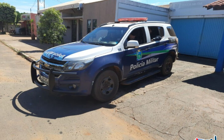 Homem é preso após ameaçar funcionária e furtar boné de comércio, em São Gabriel do Oeste