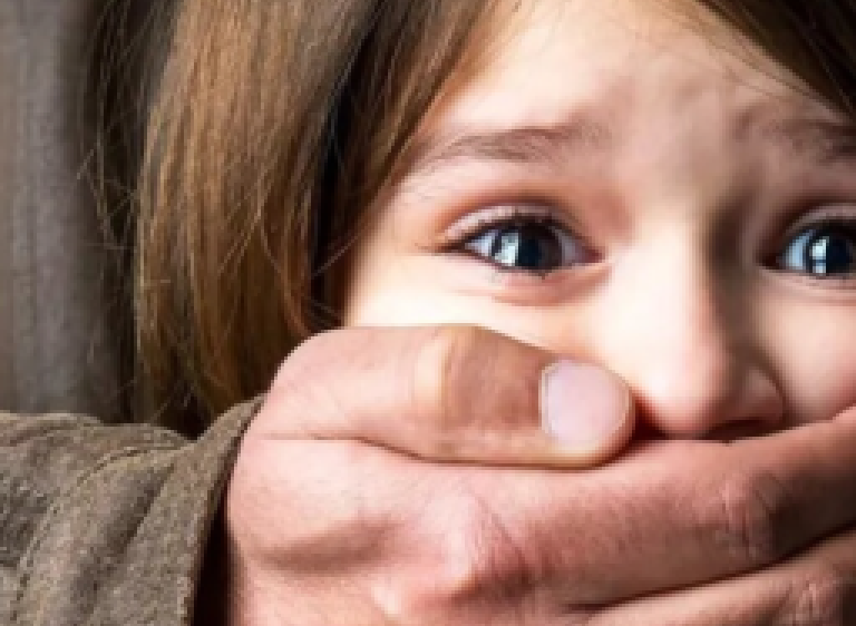 Motorista de van escolar é preso suspeito de estuprar criança de 3 anos