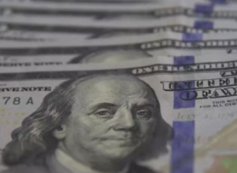 Dólar cai para R$ 5,34 com alívio no mercado externo