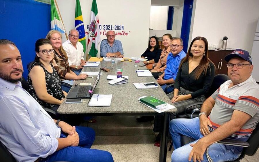 Prefeito Réus reúne  secretários para  debater metas de  trabalho e apresentar  resultados da gestão