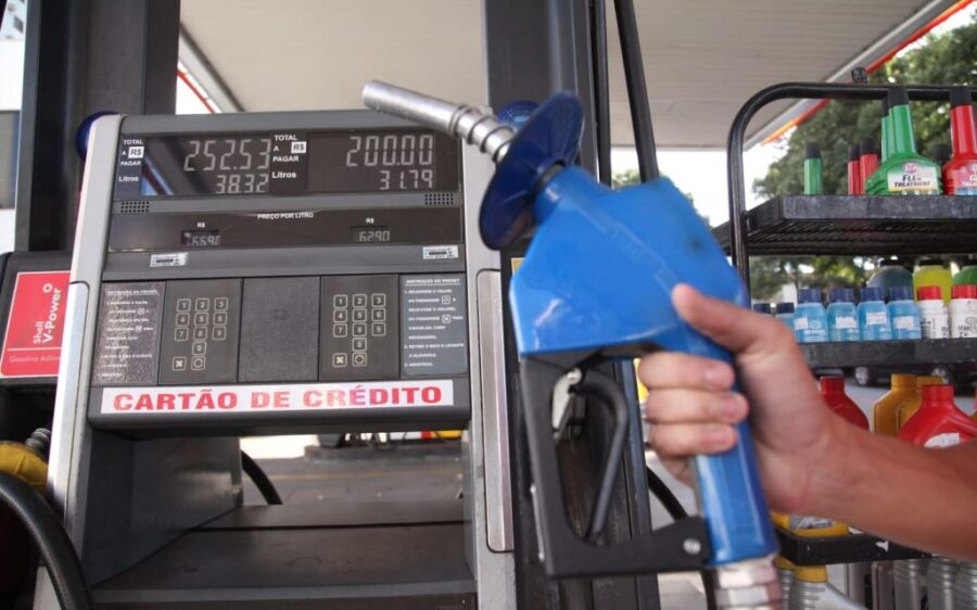 Efeito da queda do ICMS na gasolina e etanol deve chegar aos consumidores a partir desta semana