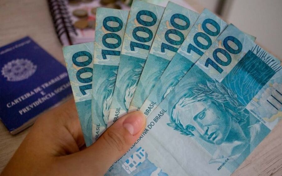 LDO prevê salário mínimo de R$ 1.294 em 2023
