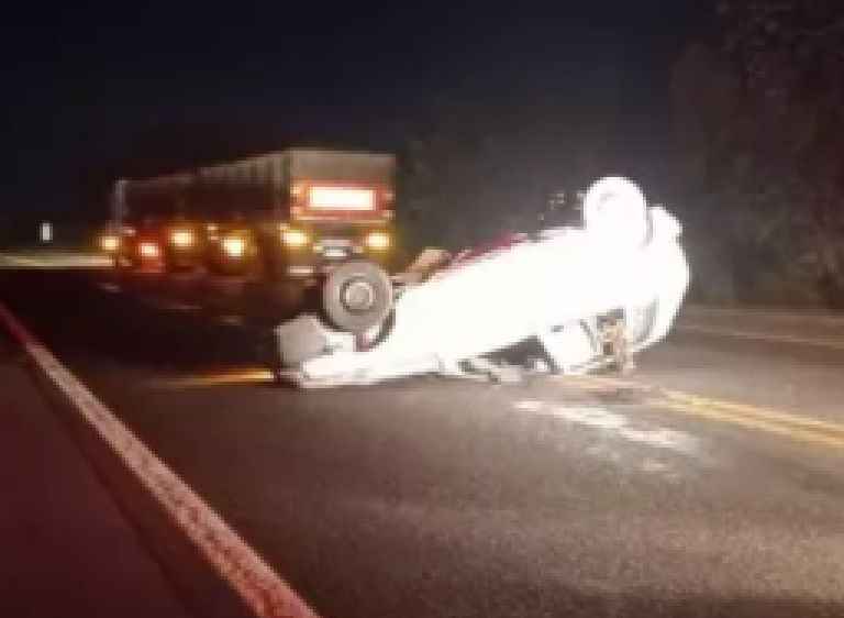 Motorista atropela anta e capota carro na BR-163; rapaz teve couro cabeludo arrancado