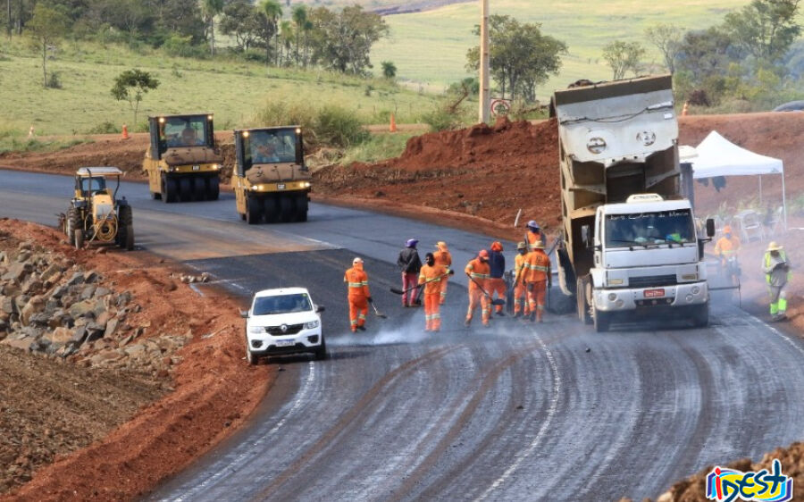 Pavimentação de rodovia que vai ampliar acesso a Bonito segue em ritmo acelerado