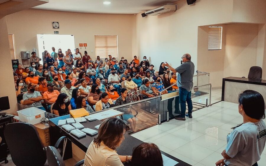 Prefeito Réus Fornari participa da entrega de 105 cartões do Programa Mais Social em Rio Verde. 