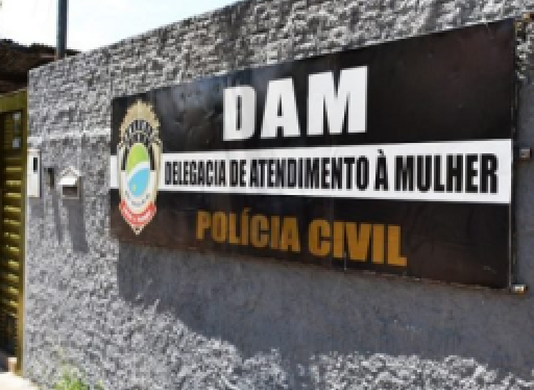 Mãe denuncia namorado da avó por estuprar e engravidar garota de 15 anos