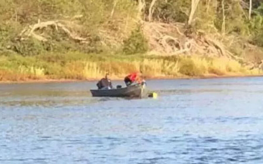 Mulher cai de barco junto a bebê, se afoga e morre em rio de MS