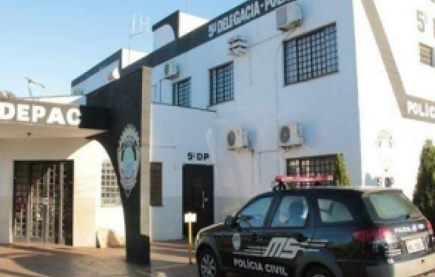 Esposa vai à polícia contra amante que espalhou vídeos de sexo com marido