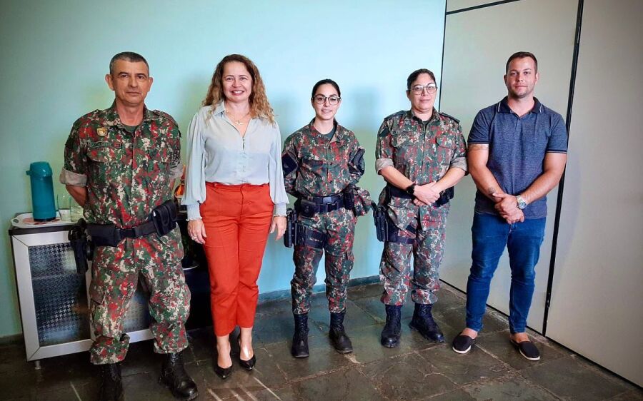 Secretária Ana recebe equipe da  Policia Militar Ambiental e debate  parceria para o Instituto Mirim