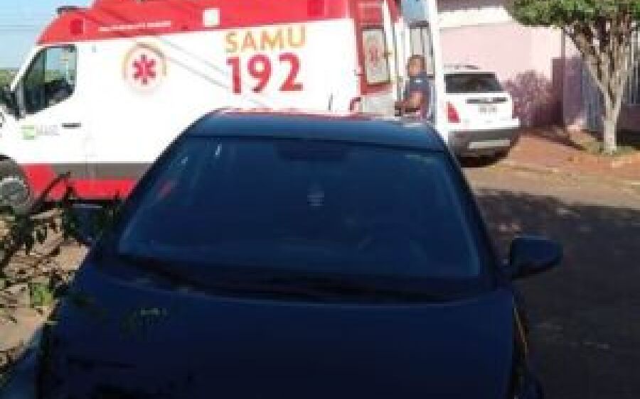 Mulher encontra namorado morto no sofá de casa
