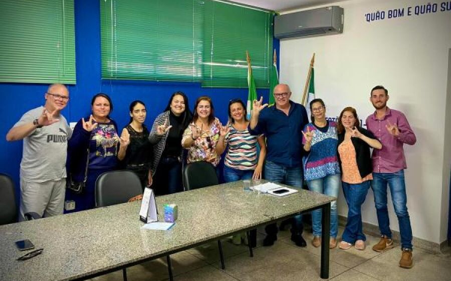 Prefeito Réus reuniu-se com a  comunidade surda de Rio Verde