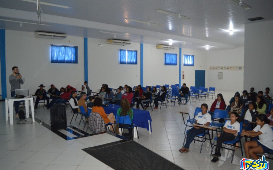 Polícia Militar participa de debate no dia do estudante em Coxim