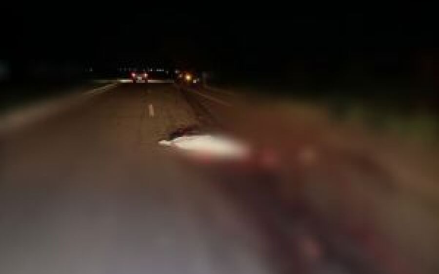 Passageiro de moto morre ao cair e ter corpo dilacerado por carreta na BR-267