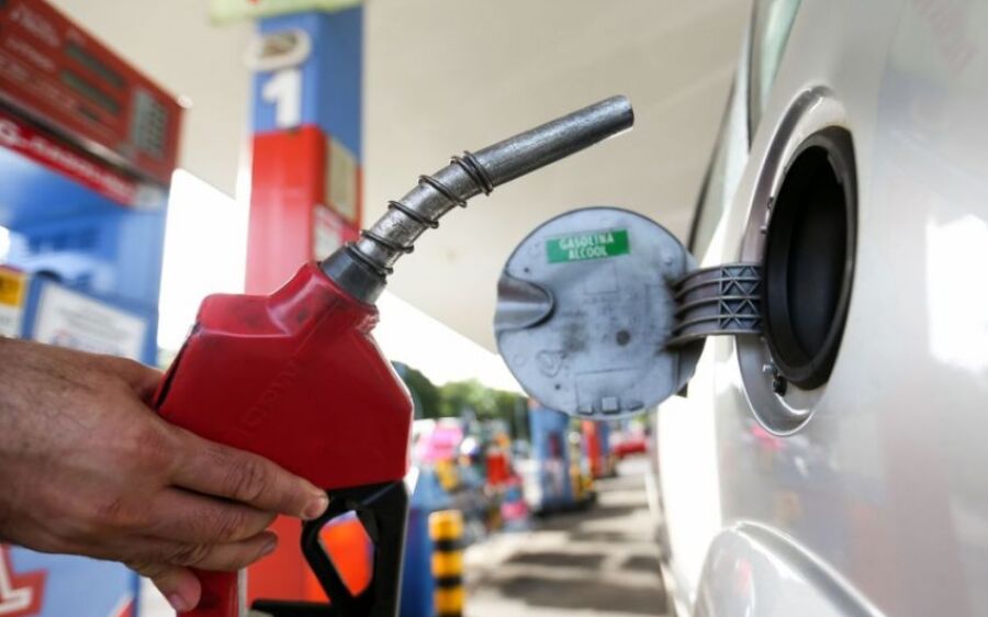 Petrobras anuncia redução de R$ 0,18 na gasolina para distribuidoras