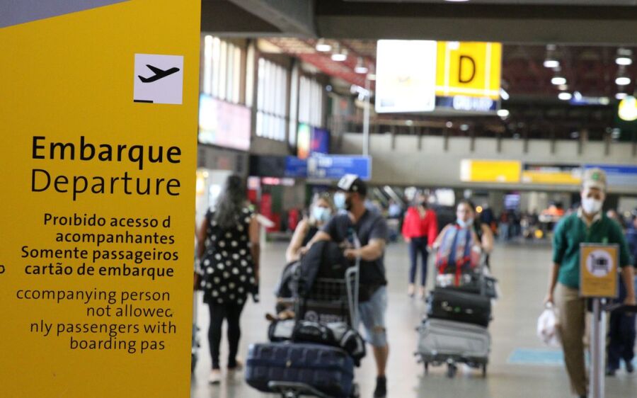 Anvisa aprova fim da obrigatoriedade de máscaras em aviões