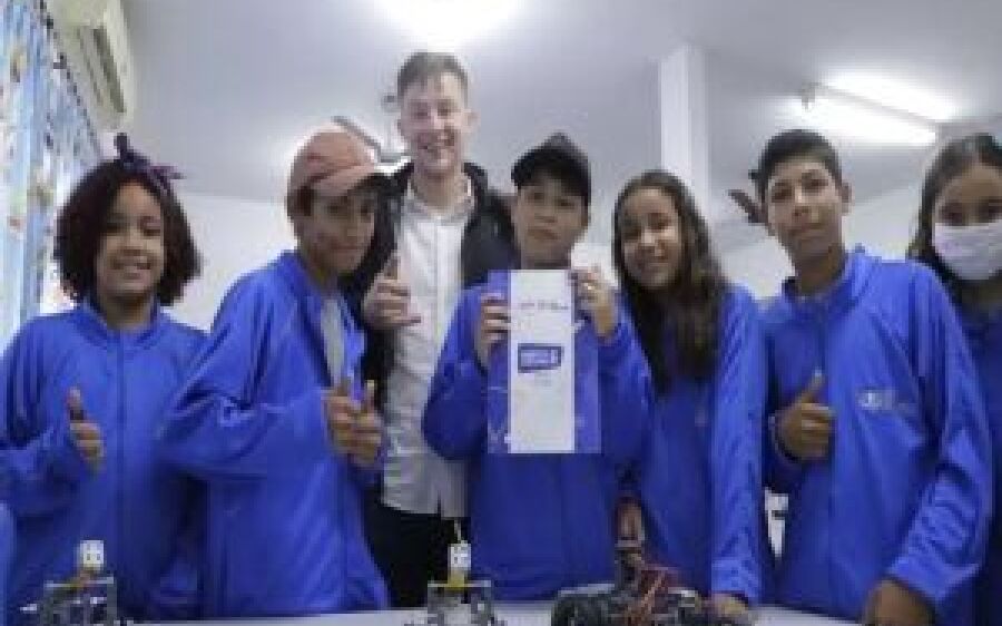 Devido ao frio, cidade de MS distribui agasalhos como parte do uniforme escolar