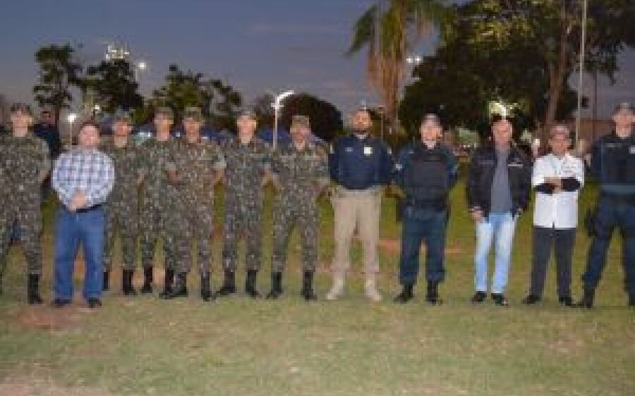 Por um trânsito mais seguro Prefeitura de Coxim e autoridades realizaram blitz educativa