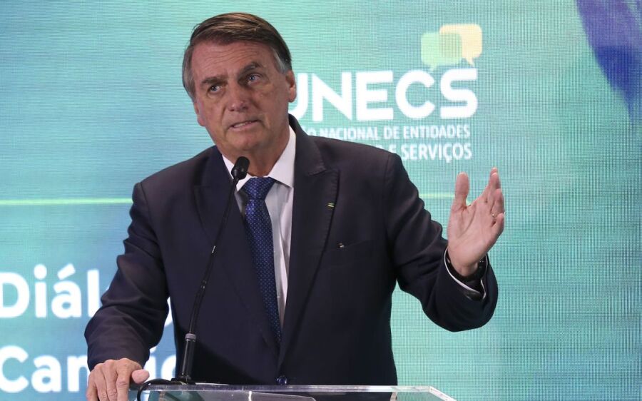 Bolsonaro diz que reajustará salário de  servidores em 2023