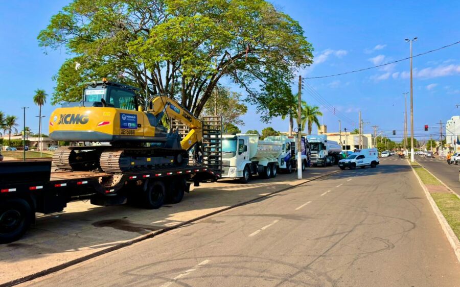 Prefeito Réus Fornari entrega 2.5 milhões de reais em máquinas e veículos para Rio Verde.