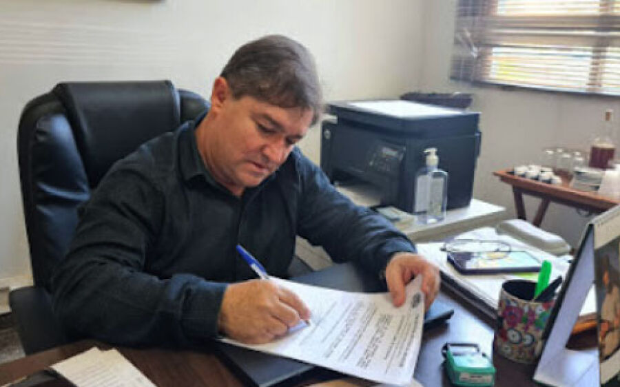 Com investimento de R$ 600 mil, Edilson assina termo para implantação do curso de Psicologia na UEMS