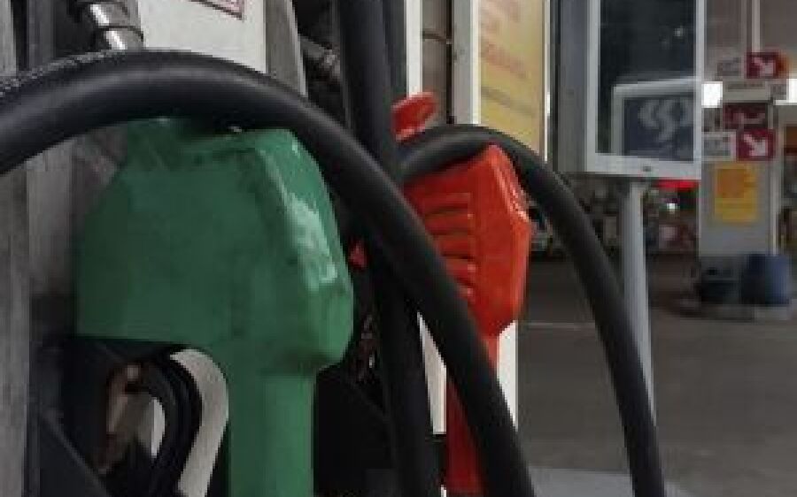 Petrobras anuncia nova queda no preço da gasolina nas refinarias