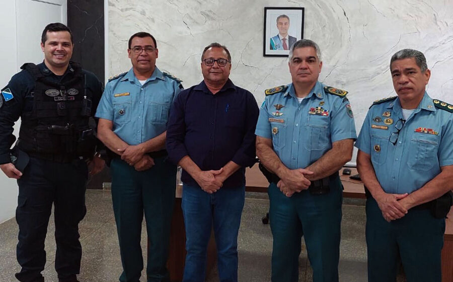 Secretário Valter reúne com a Polícia Militar para debater a  implantação da 1ª Escola Cívico-Milita