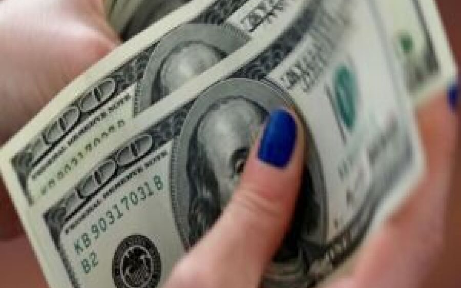 Mulher recebe R$ 37 milhões, gasta bolada e tem que devolver o valor meses depois