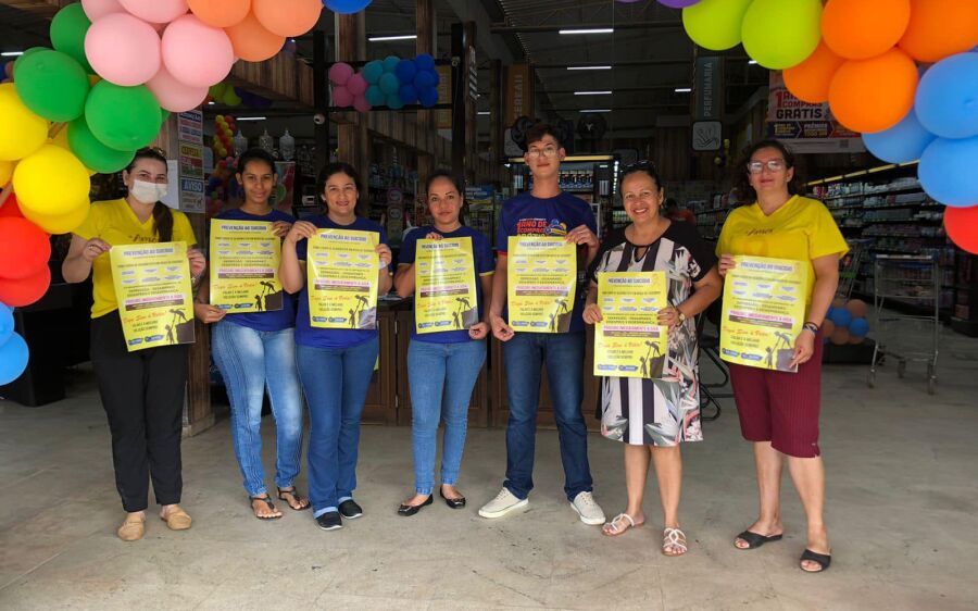 CAPS por intermédio da Secretaria de Saúde realiza  panfletagem em alusão ao Setembro Amarelo