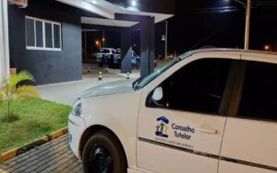 Mãe é presa por entregar filha a estupradores em troca de bebida e churrasco