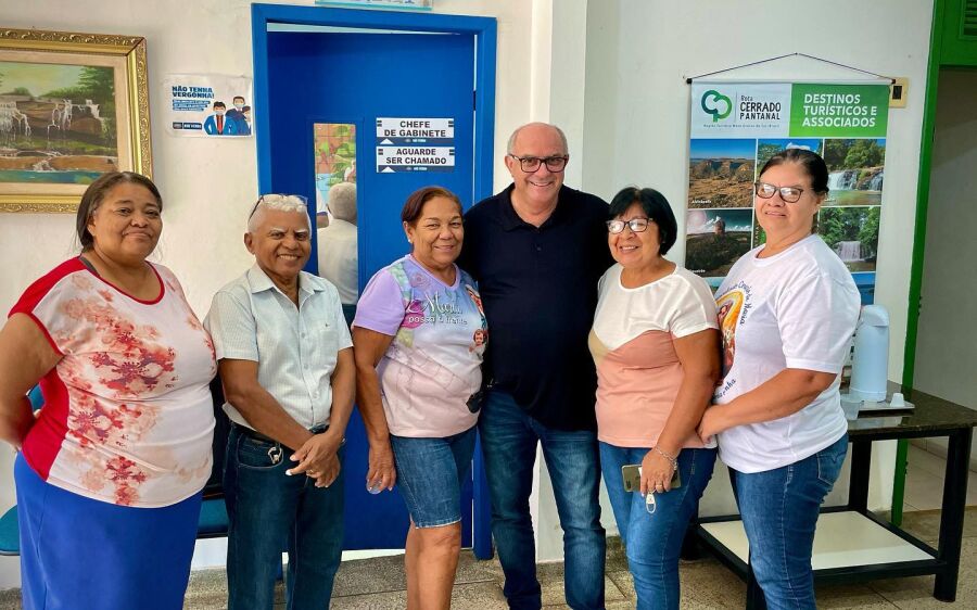 Prefeito Réus recebe servidores  aposentados que solicitam aumento da  margem para consignados