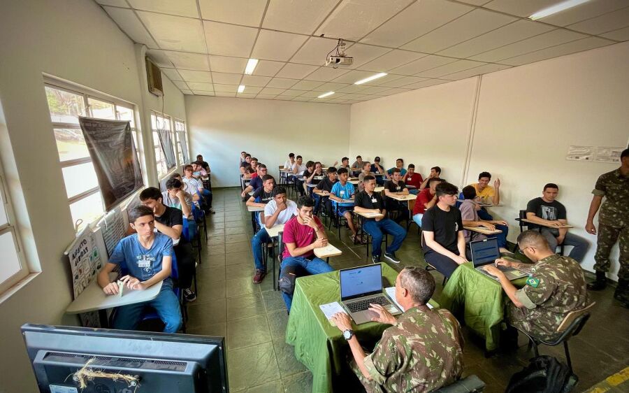 Exército Brasileiro realiza 1ª seleção para 2023 com mais de 250 jovens em Rio Verde. 