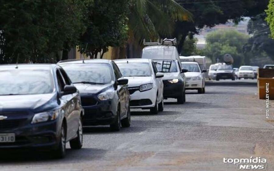 Passageira pula de carro após discutir com motorista por pagamento de corrida