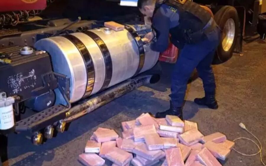 Cocaína avaliada em mais de R$ 4 milhões é apreendida em tanque de combustível