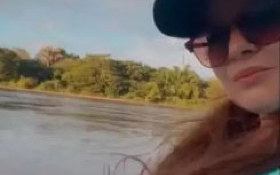 Entre um show e outro em MS, Maiara aproveitou para pescar no Rio Taquari