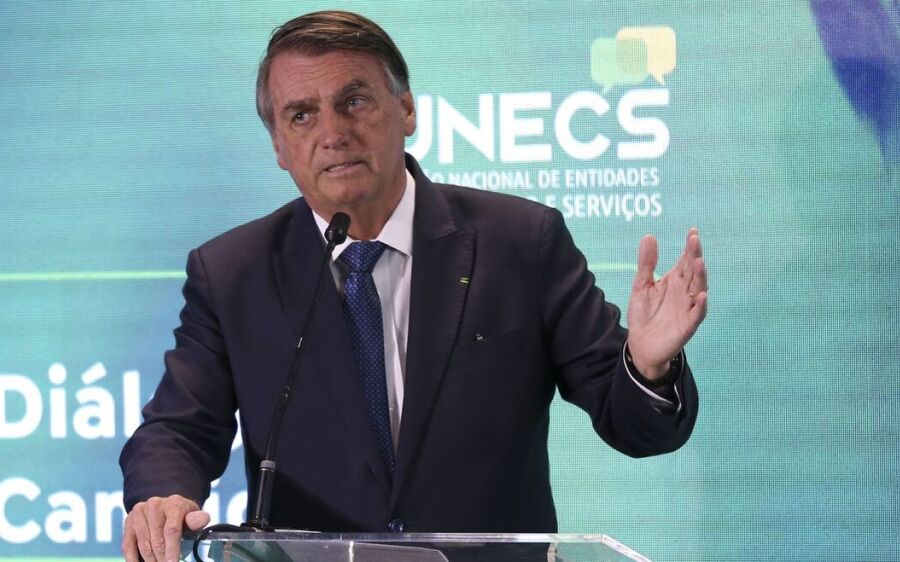 Bolsonaro diz que vai desonerar folha do setor de saúde
