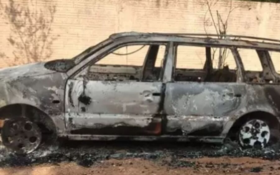 Sem bateria, carro pega fogo em Rio Verde e homem acredita que incêndio foi criminoso