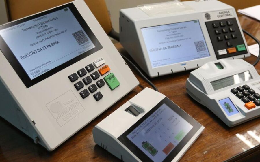 Justiça Eleitoral envia novas urnas para votação no exterior